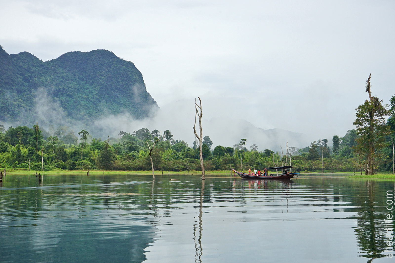 Сафари на озере в Кхао Сок