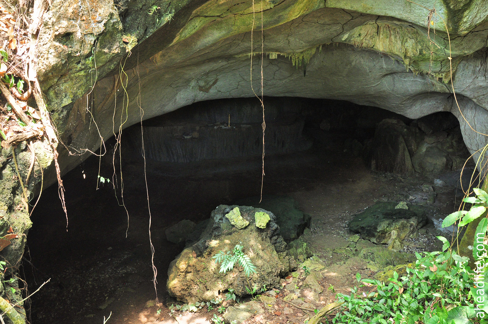 Вход во вторую пещеру Khao Krot