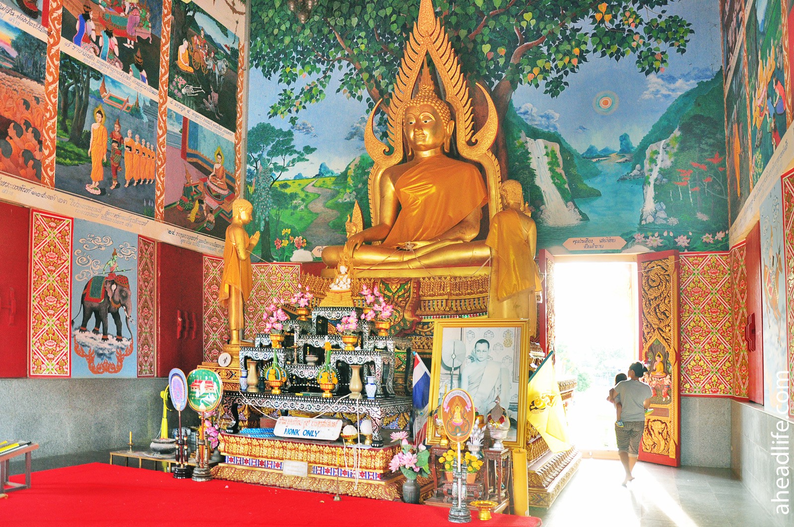 храм Ват Плаи Лаем